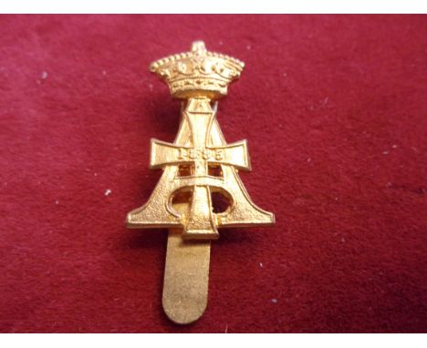 19th (Queen Alexandra's Own Royal Hussars) Other Ranks Cap Badge issued between 1909-1922 (Gilt), slider, third type. K&amp;K