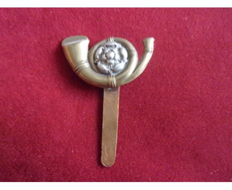 King's Own Yorkshire Light Infantry WWI Cap Badge (Bi-metal), slider. K&amp;K: 670