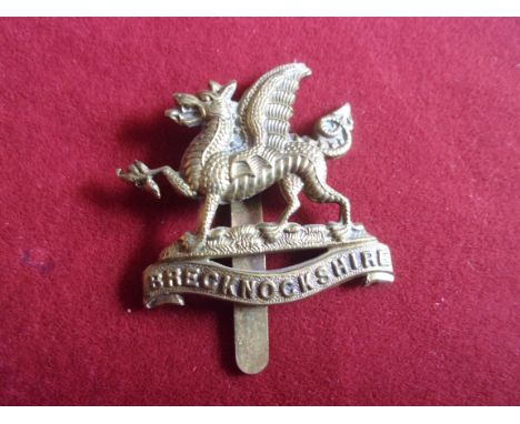 South Wales's Borderers (The Brecknockshire Battalion) Territorial WWI Cap Badge (Gilding-metal), slider and made J.R. Gaunt.