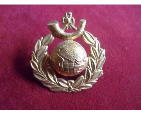 Royal Marines Light Infantry (Portsmouth Division) N.C.O. WWII Cap Badge (Gilt), two lugs. K&amp;K: 1115