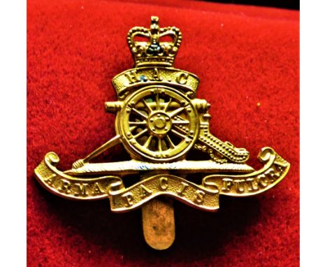 Honourable Artillery Company (Territorial Regiment)  Beret Badge (Gilt), slider and made J.R. Gaunt. K&amp;K: 2368