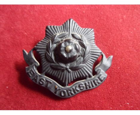 5th (Cyclist) Battalion, The Yorkshire Regiment WWI Cap Badge (Blackened-brass), slider. K&amp;K: 1861