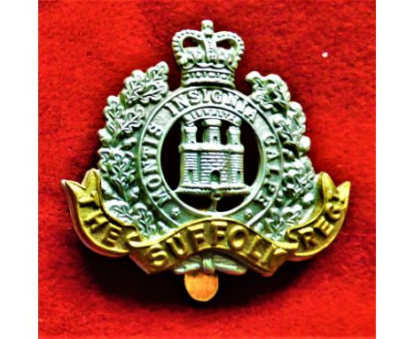 The Suffolk Regiment Forage EIIR Cap Badge (White-metal), two lugs, fourth type never officially issued as it was amalgamated