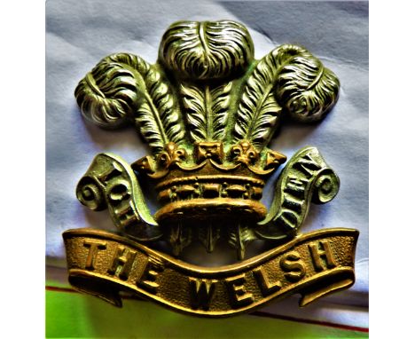 The Welsh Regiment WWI Cap Badge (Bi-metal), two lugs. K&amp;K: 653