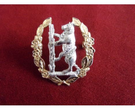 Queen's Own Warwickshire and Worcestershire Yeomanry EIIR Cap Badge (Anodised), two lugs. K&amp;K: 2306