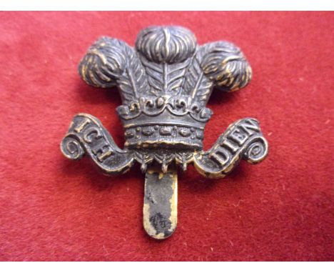 The Denbighshire Yeomanry (Hussars) WWI Cap Badge (Blackened-brass), two lugs. K&amp;K: 1433
