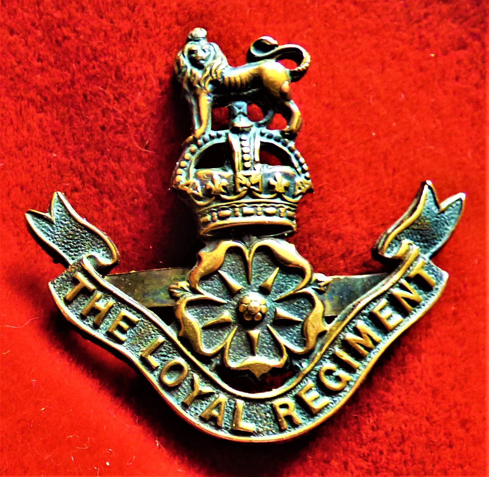 Loyal Regiment North Lancashire WWII Officers Cap Badge Brass Tab Fitting K K