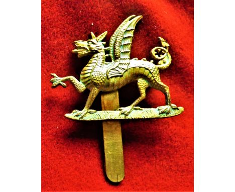 Monmouthshire Regiment 1st Battalion Territorial Forage Cap Badge (Gilding-metal), slider, worn 1908-1922. K&amp;K: 1769