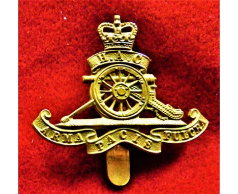 Honourable Artillery Company (Territorial Regiment)  Beret Badge (Brass), slider and made J.R. Gaunt.. K&amp;K: 2370