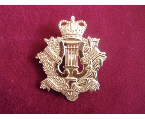 The Corps of Army Music EIIR Cap Badge (Gilt), slider, an excellent badge. 