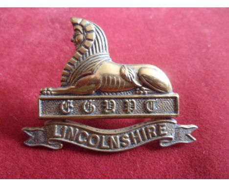 Lincolnshire Regiment WWI War Economy Forage Cap Badge (Brass), two lugs. K&amp;K: 600 