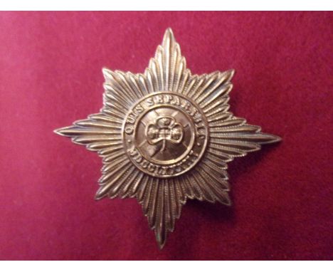 Irish Guards Other Ranks Forage Cap Badge (Gilding-metal). K&amp;K: 914, two lugs.