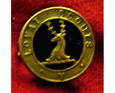 Lovat (Yeomanry) Scouts WWI Cap Badge (Gilding-metal and blue felt backing), two lugs. K&amp;K: 1498