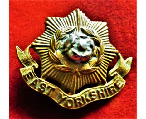 East Yorkshire Regiment WWI Cap Badge (Bi-metal), slider. K&amp;K: 609