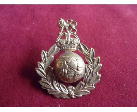 Royal Marines Sergeants WWII Cap Badge (Gilt), two lugs. K&amp;K: 2100