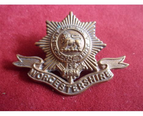 Worcestershire Regiment WWI Cap Badge (Gilding-metal), two lugs. K&amp;K: 636