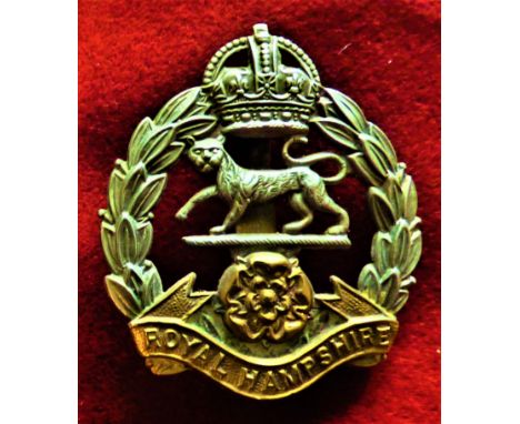 Royal Hampshire Regiment WWII Cap Badge (Bi-metal), slider. K&amp;K: 1997
