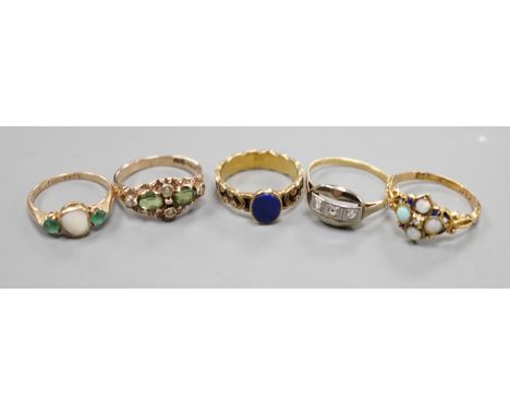 Five assorted early 20th century and later gem set rings, including 15ct white opal and enamel size O, gross weight 2.6 grams