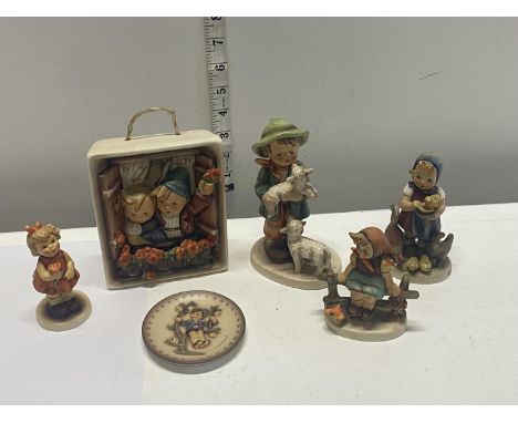 A selection of collectible Goebel figures etc. 
