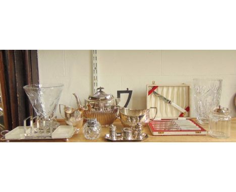 Silver plated wares to include a teapot, two handled sugar basin and milk jug all with vertical banded detail, a toast rack, 