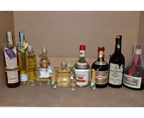 ALCOHOL, a mixed collection to include one Gould Campbell Vintage Port 1983, one Basil Hayden's Kentucky Bourbon, one 1L bott