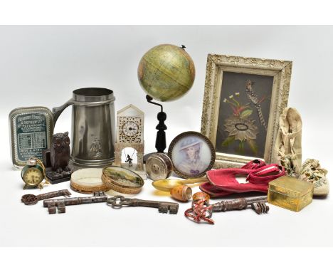 A PARCEL OF 19TH AND 20TH CENTURY COLLECTABLES, METALWARES, TIMEPIECES, ETC, including a late 19th / early 20th century mothe