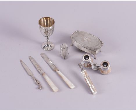 A SILVER TRINKET BOX AND SIX FURTHER ITEMS (7)The hinge lidded curved rectangular box engine turned to the lid, raised on fou