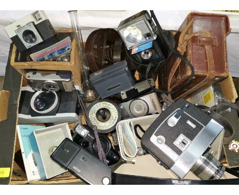 A selection of vintage camera equipment etc 
