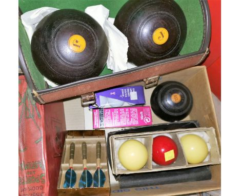 Sporting collectables - Cassels Book of Sport &amp; Pastimes 1896 (more tan 900 illustrations), vintage darts in tinplate box