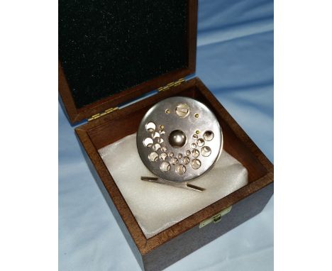 A vintage style fly reel with anodised finish in presentation mahogany box 