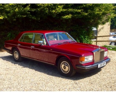 A 1991 Rolls-Royce Silver Spirit II, registration number J215 XEP, red. The Silver Spirit II was launched at the 1989 Frankfu