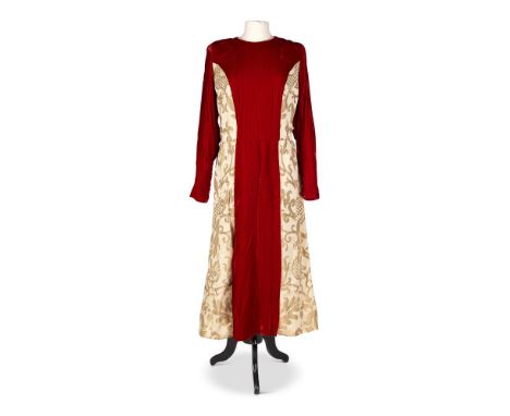DAME EDITH INTERESTA SILK VELVET AND GOLD METAL BROCADE GOWNCustom made include furnishing brocadeThe fitted bodice with long