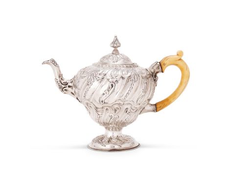 Y A VICTORIAN SILVER OGEE TEA POTHENRY STRATFORD, SHEFFIELD 1886In George II style, with a conical finial to the domed cover,