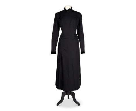 DAME EDITH INTERESTA BLACK DAY DRESS CIRCA 1950 Custom made With fitted bodice and long zip to back, stand up collar with fri