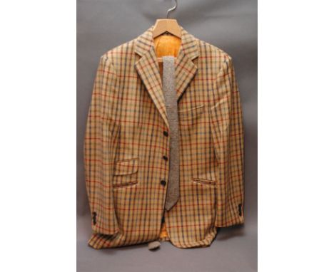 Bladen tweed jacket (approx. 40 short) and tie.