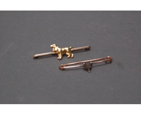 9 ct gold bar brooch with spaniel decoration, bar stamped 9 ct and JG&S, length 5 cm, and gold coloured brooch with fox head 