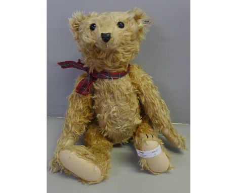A large Steiff bear, 52cm 