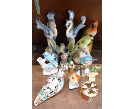 A pair of Jemma Holland lustre birds and an Abbeydale pot, together with a collection of model birds including Royal Worceste