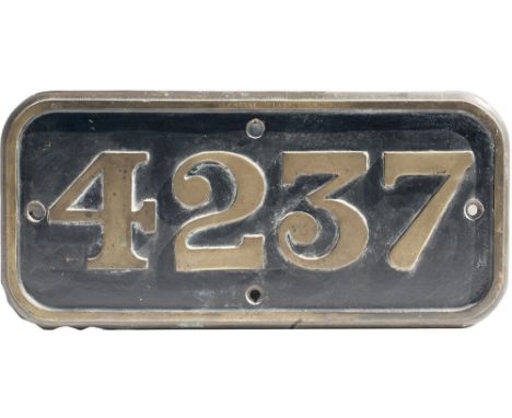GWR brass cabside numberplate 4237 es Churchward 2-8-0 T built at Swindon in 1914. Allocated to 86B Newport Pill, 86H Aberbee