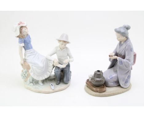 Lladro August moon figurine 5122 together with Nao A tender moment figurine 448, height 22cm (2)  Tender moment figure boys h