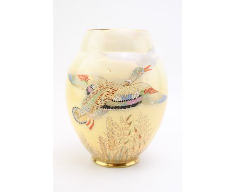 Carlton Ware wild duck vase on pale yellow background, pattern 3924, height 19.5cm  good condition, no signs of restoration o