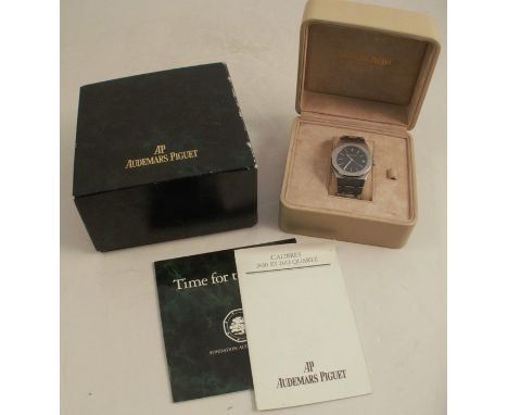 Audemars Piguet, Royal Oak, a gentleman's stainless steel bracelet quartz watch, with date, case back No.962, with case, oute