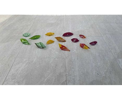 Cathy O’Doherty (b.1962)Leaves through the SeasonsFused glassLargest leaf 15cm x 10cm
Horatio's Garden will receive 100% of t