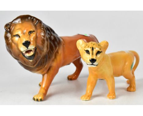 BESWICK; a model of a male lion facing left, 15 x 25cm, and a lion cub, a model of a pair of Baltimore Oriels on naturalistic