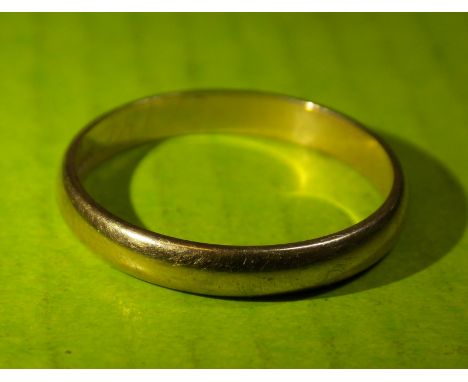 9CT GOLD WEDDING BAND SIZE M/N 1.7G APPROX