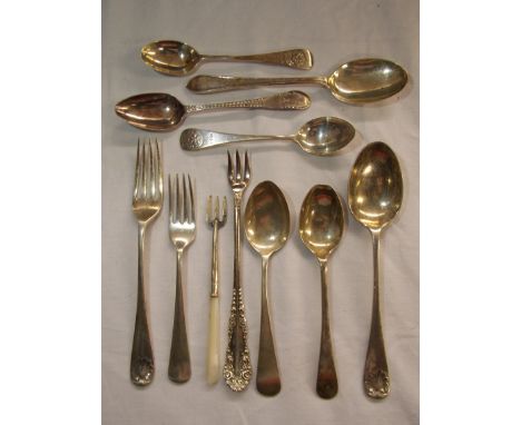 BAG OF MISCELLANEOUS SILVER TEASPOONS AND PICKLE FORK