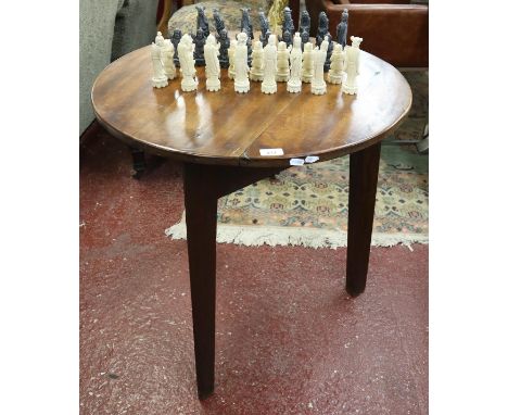 19thC cricket table - Approx D: 71cm H: 74cm 