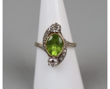 18ct gold peridot and diamond ring - Size N 