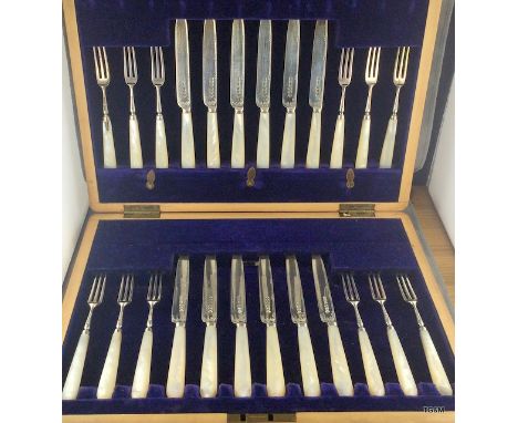 Boxed mop handle silver cake knife and fork set Sheffield 1905
