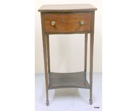 A mahogany single drawer lamp table on tapered legs. 96 x 46 x 39cm